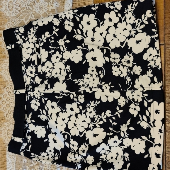 Chaps Short Skirt, Size 4P, Deep Navy & White, Perfect Like New - Picture 11 of 13